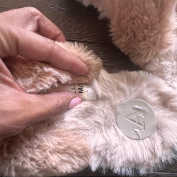 Anthropologie Lexie Slippers Tan/light pink Plush Faux Fur M/L - Picture 5 of 6
